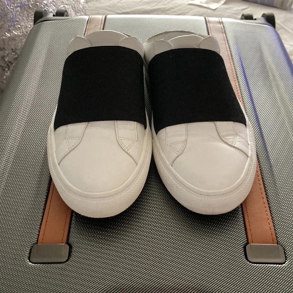 Vía Spiga slip on sneakers